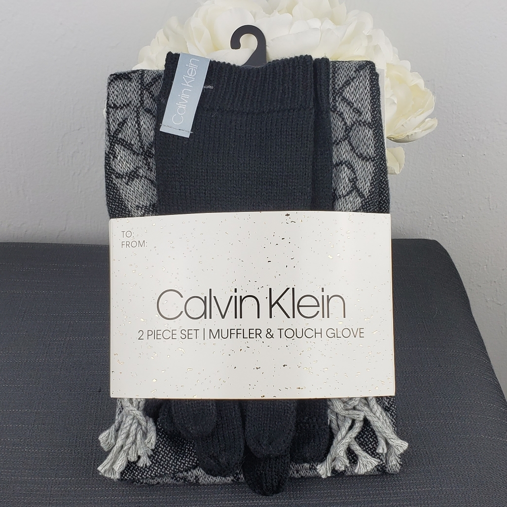CALVIN KLEIN MUFFLER AND TOUCH GLOVE SET